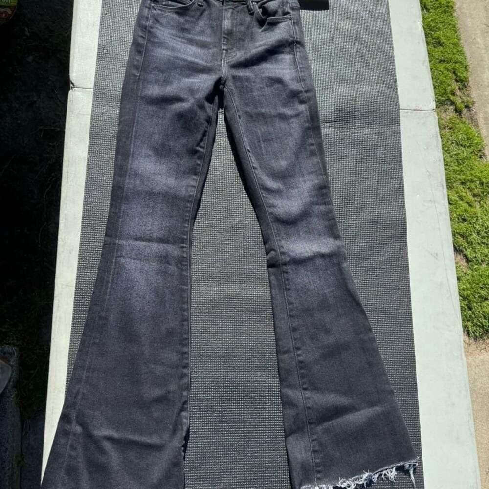 MOTHER The Weekender Fray High Rise Flare Jeans thunder road